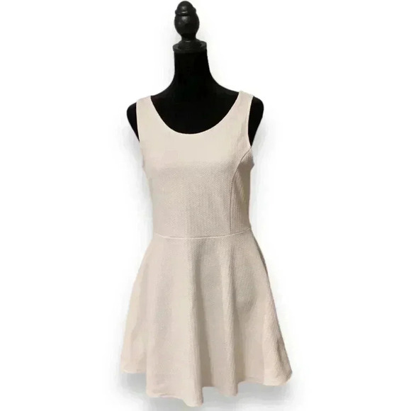 Retro White Fit and Flare Dress - Picture 3 of 10